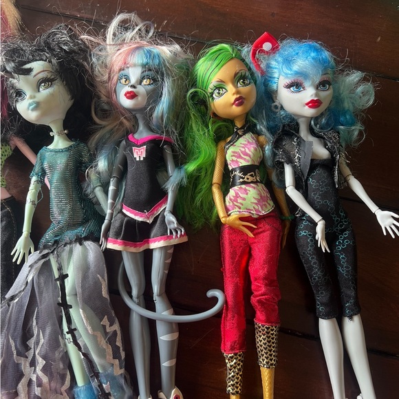 Monster high dolls - Picture 3 of 4